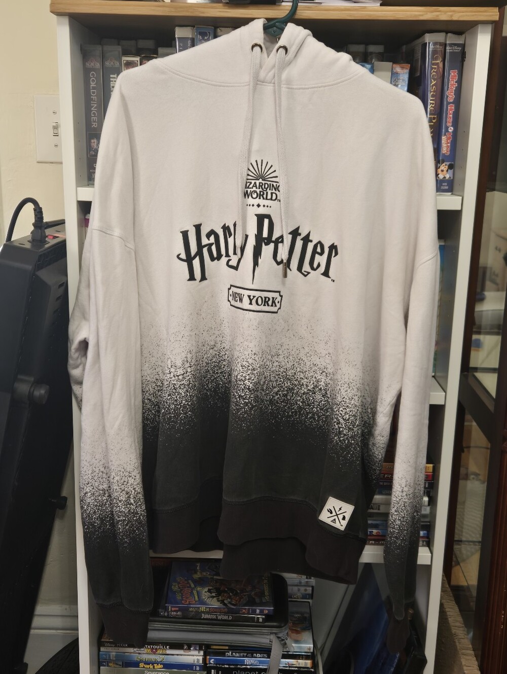 Harry Potter Wizarding World New York Exclusive White/Black OMBRE Hoodie Size XL